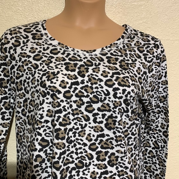 a.n.a Top Blouse Tee Animal Print NWT XXL - Picture 2 of 14
